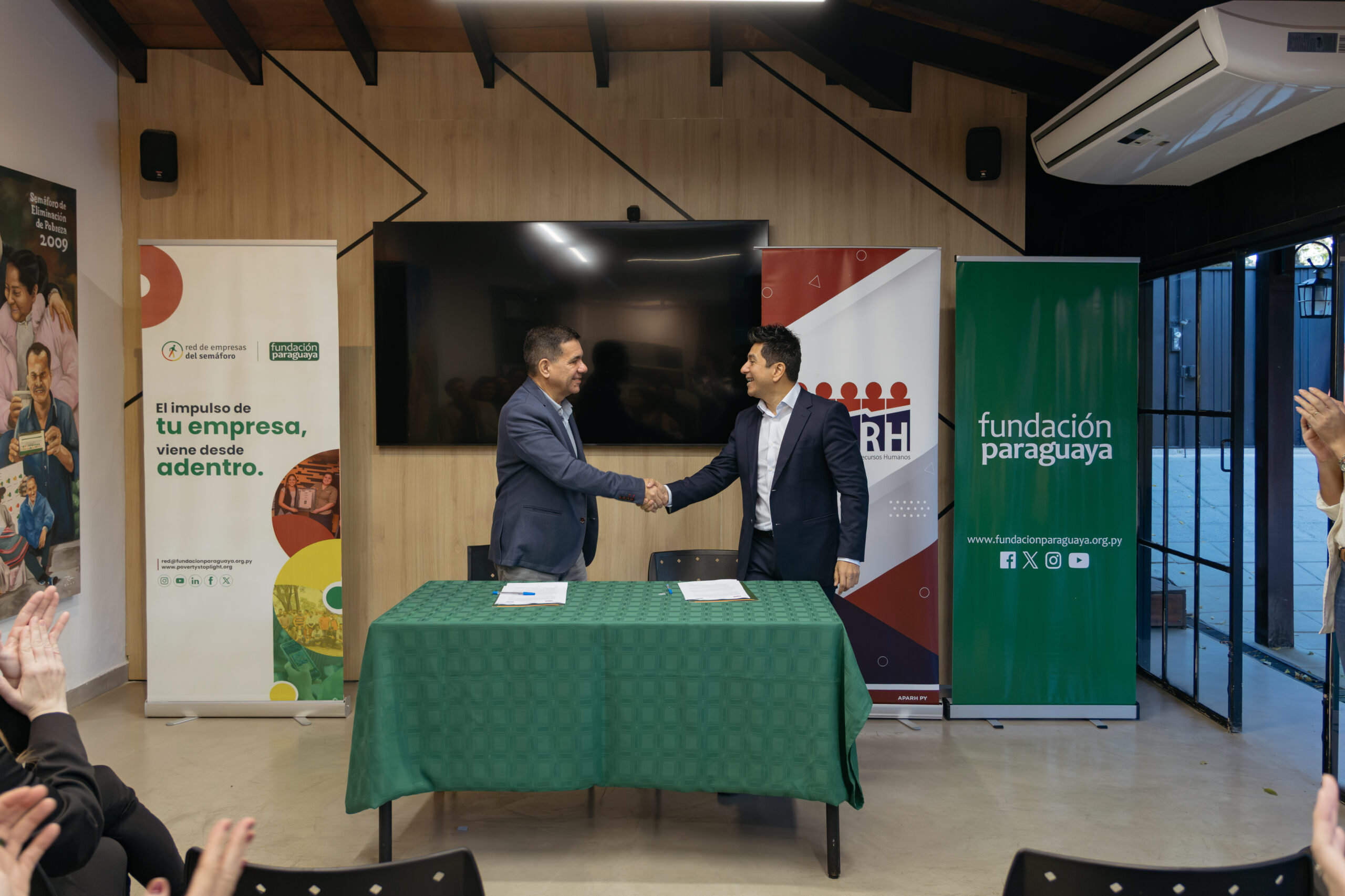 APARH and Fundación Paraguaya Join Forces to Promote Workplace Well-Being Through the Poverty Stoplight